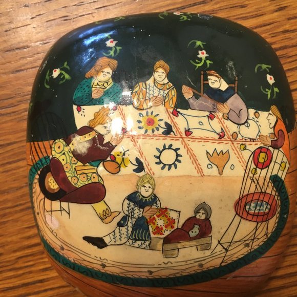 Lacquer Trinket Box - Picture 6 of 10